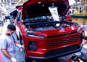 Produksi RAV4 Dikurangi dan Inden Semakin Panjang