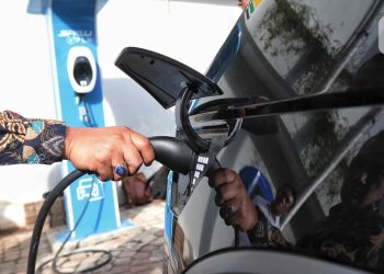 Tips Memperpanjang Umur Baterai Mobil Listrik Anda