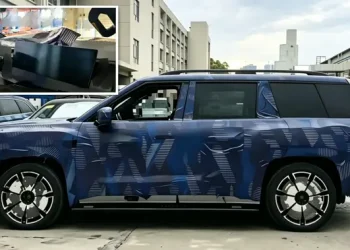 Interior Mewah SUV Flagship Ti9 dengan Dasbor Layar Menyatu