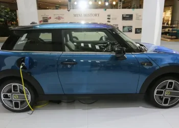 Mobil Bensin Mulai Kehilangan Dominasi