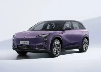 Sunroof Tenaga Surya Produksi 400 kWh Listrik per Tahun dari Hongqi