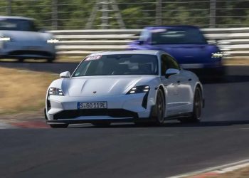 Porsche Taycan Balas Mobil China dengan Cara yang Tak Biasa