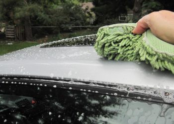 Enam Rahasia Sederhana Agar Mobil Putih Tetap Kinclong dan Elegan