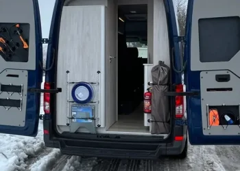 Mobil Van 6 Meter Ini Dapat Menjadi Rumah yang Nyaman untuk Perjalanan