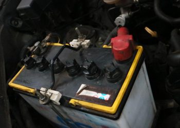 Merawat Aki Basah dan Kering Mobil dengan Gampang