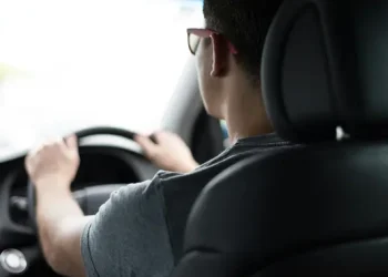 Cara Mengatasi Ngantuk Saat Berkendara Agar Tetap Waspada dan Aman