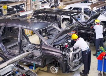 Alasan Pabrik Mobil Masih Lebih Memilih Manusia Daripada Robot