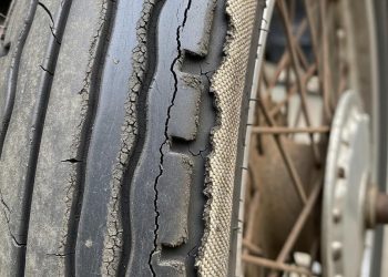 Tiga Tanda Ban Motor Skutik Sudah Tidak Layak Dipakai