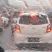 Cegah Tabrakan Beruntun Dengan Patokan Jarak Aman Mobil Saat Hujan