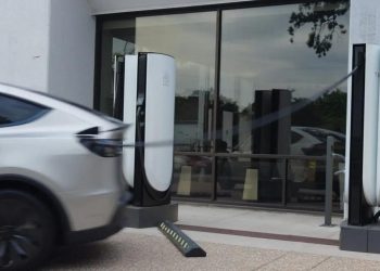 Fitur Kabur Darurat Tesla dan Risiko Kabel Supercharger Putus