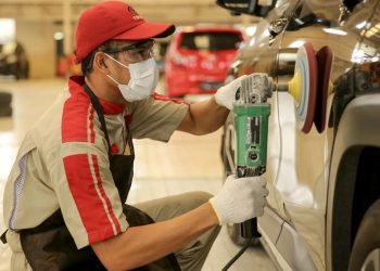 Menghapus Noda Cat Tembok dan Cat Minyak di Bodi Mobil