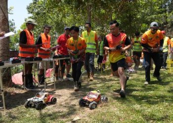 Pecinta RC Off-Road Uji Kemampuan di Ajang RCRFC Indonesia